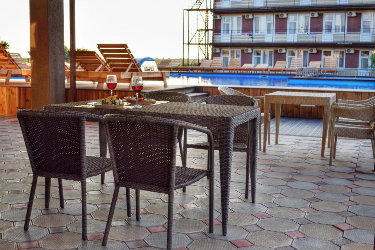 Baza Otdykha Jules Verne Hotel Zatoka Zewnętrze zdjęcie