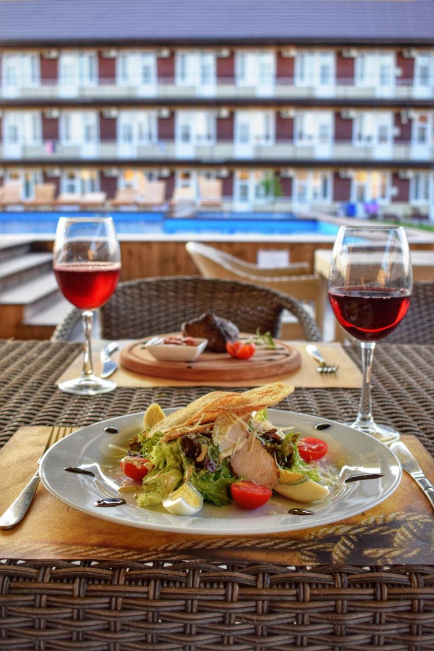 Baza Otdykha Jules Verne Hotel Zatoka Zewnętrze zdjęcie