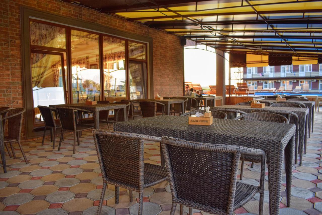 Baza Otdykha Jules Verne Hotel Zatoka Zewnętrze zdjęcie